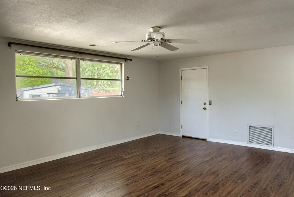 1370 Labelle Street - Photo 12