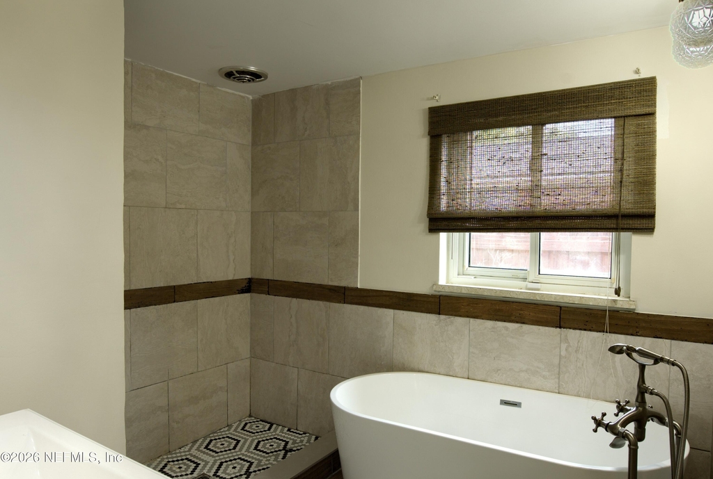 1370 Labelle Street - Photo 10