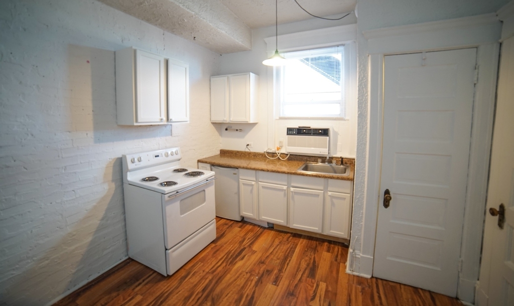 2800 N Pine Grove Avenue - Photo 7