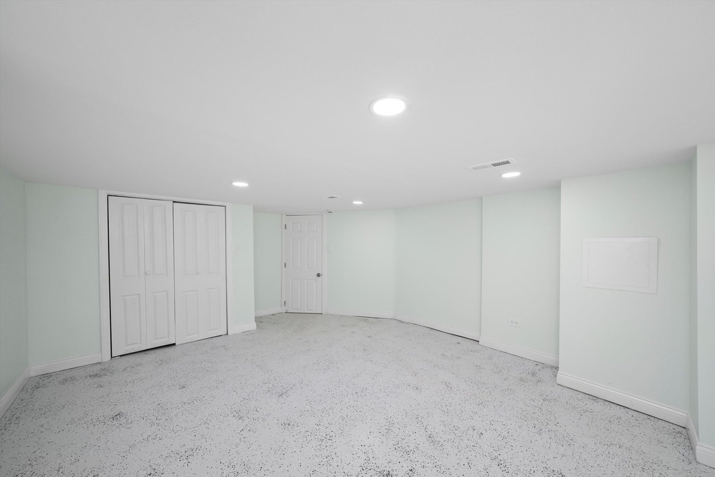 6431 S Artesian Avenue - Photo 2
