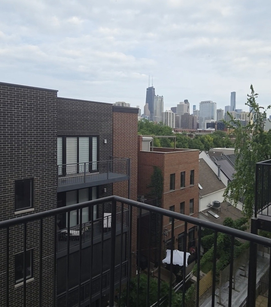 1537 N Orleans Avenue - Photo 3