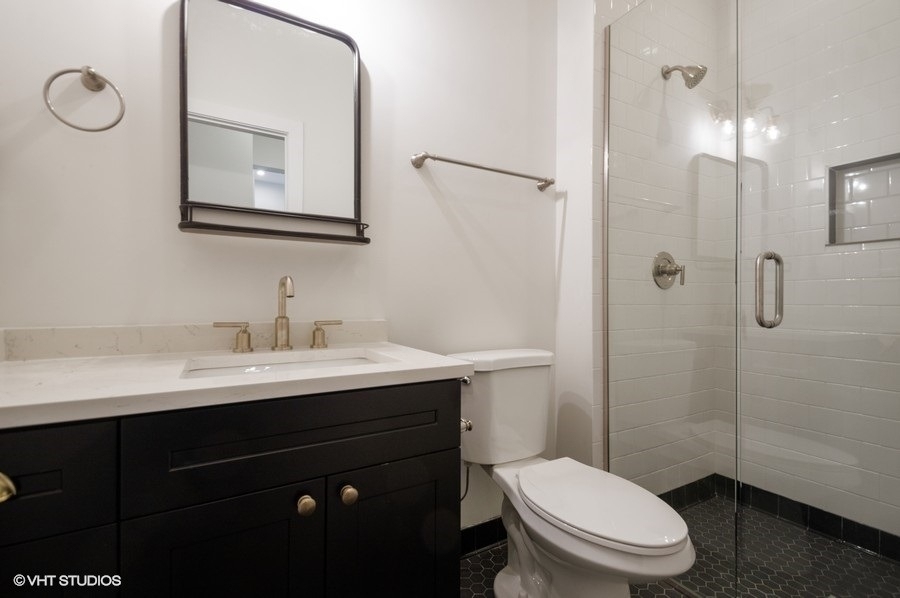621 W Belmont Avenue - Photo 4