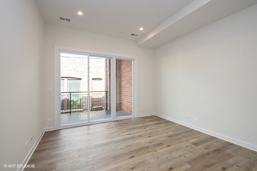 621 W Belmont Avenue - Photo 3