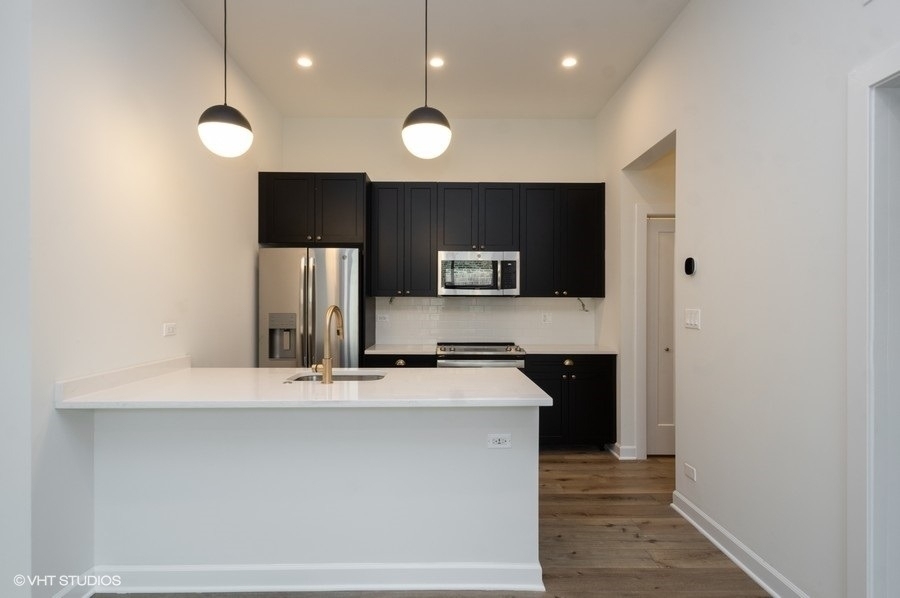 621 W Belmont Avenue - Photo 1