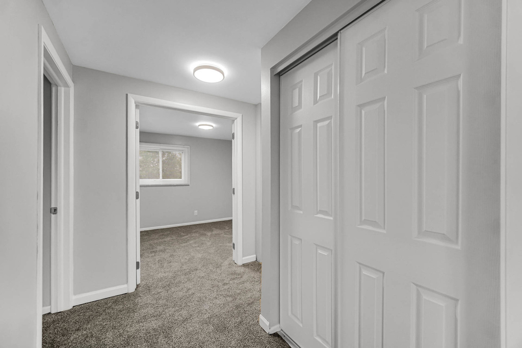 451 Yorkshire Square - Photo 6