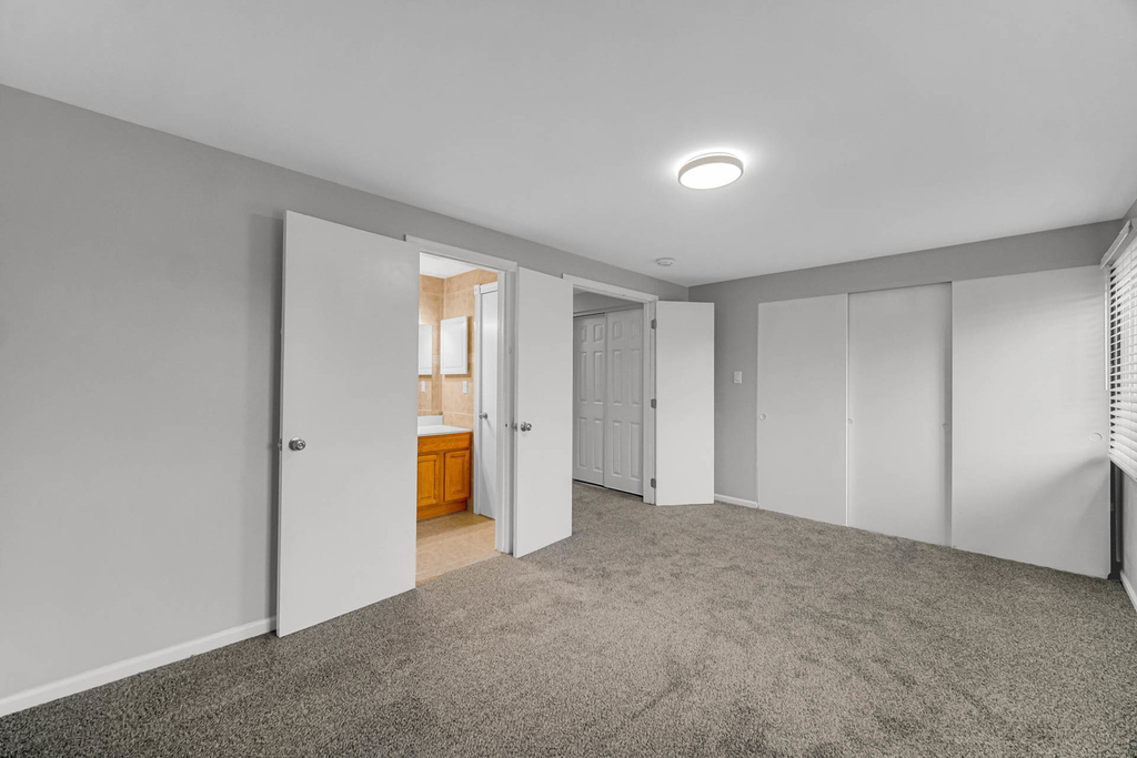 451 Yorkshire Square - Photo 7