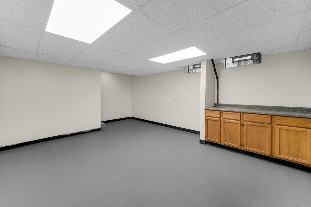 451 Yorkshire Square - Photo 13