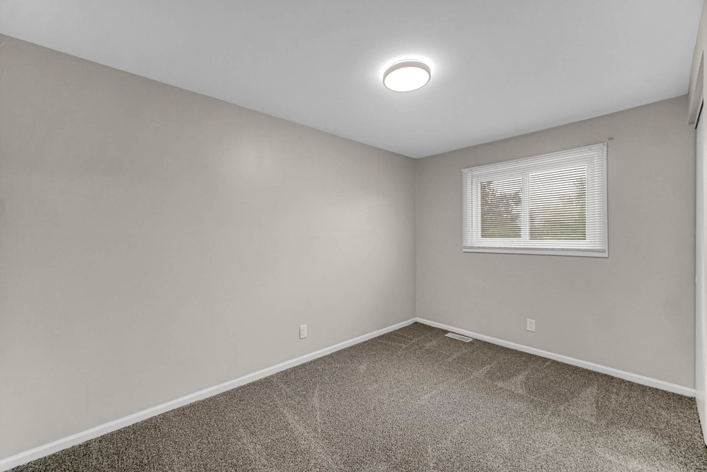 451 Yorkshire Square - Photo 10
