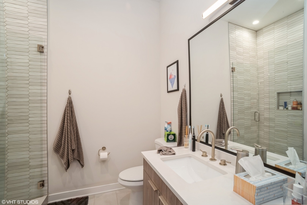1348 W Roscoe Street - Photo 4