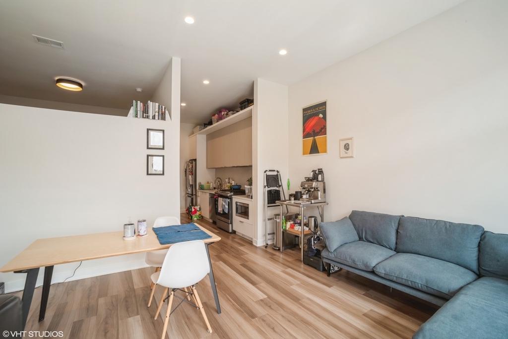 1348 W Roscoe Street - Photo 2