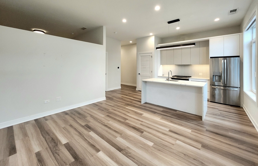 1348 W Roscoe Street - Photo 4