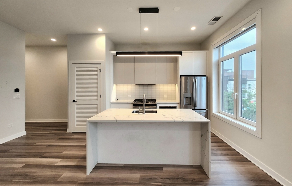 1348 W Roscoe Street - Photo 1