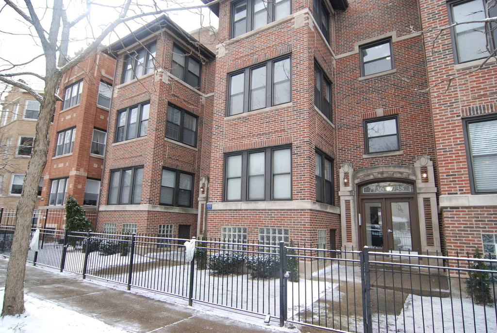 7732 N Paulina Street - Photo 0