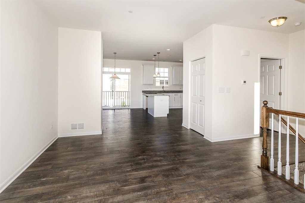 1923 Continental Avenue - Photo 5