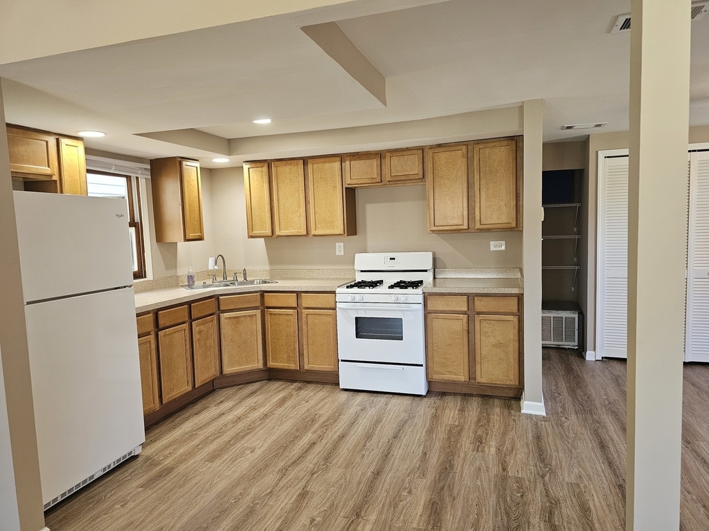 206 S Jefferson Street - Photo 1