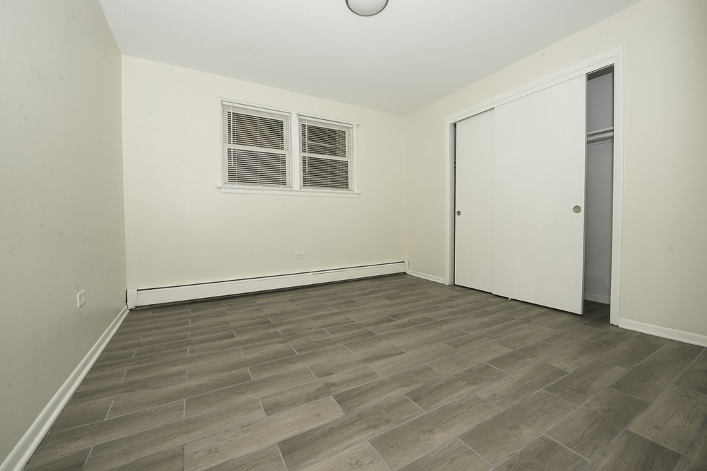 2402 N 76 Court - Photo 4