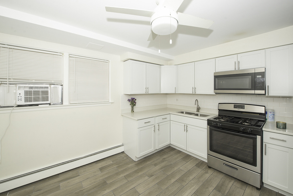 2402 N 76 Court - Photo 11