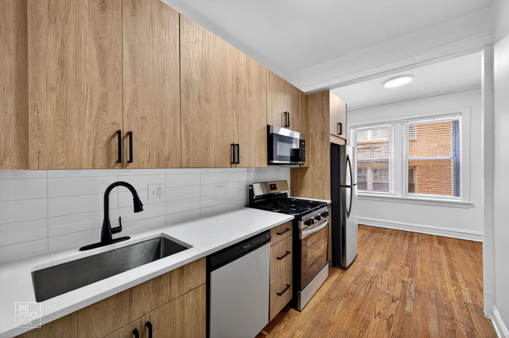2154 W Arthur Avenue - Photo 2