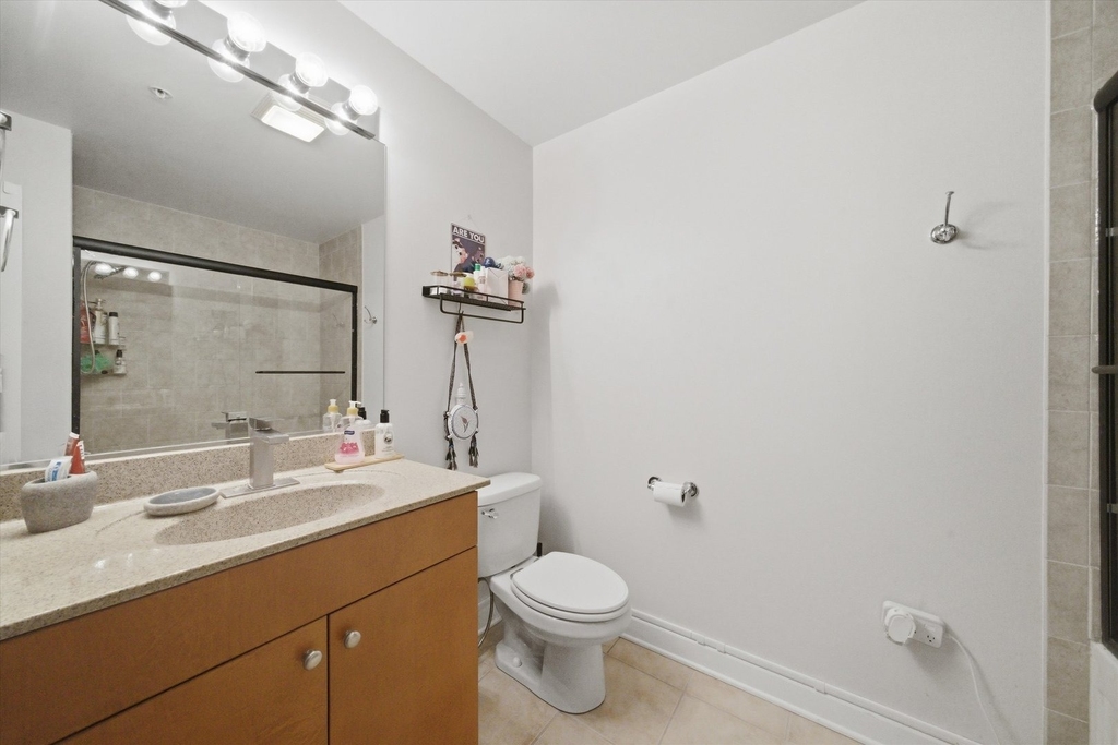 451 W Huron Street - Photo 18