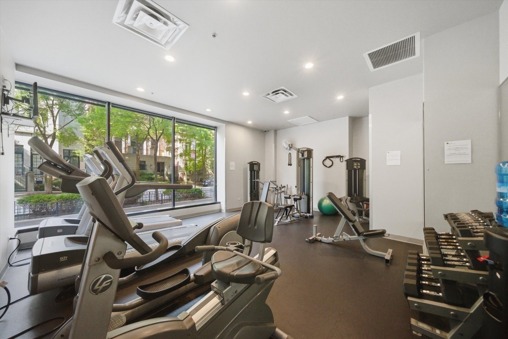 451 W Huron Street - Photo 21