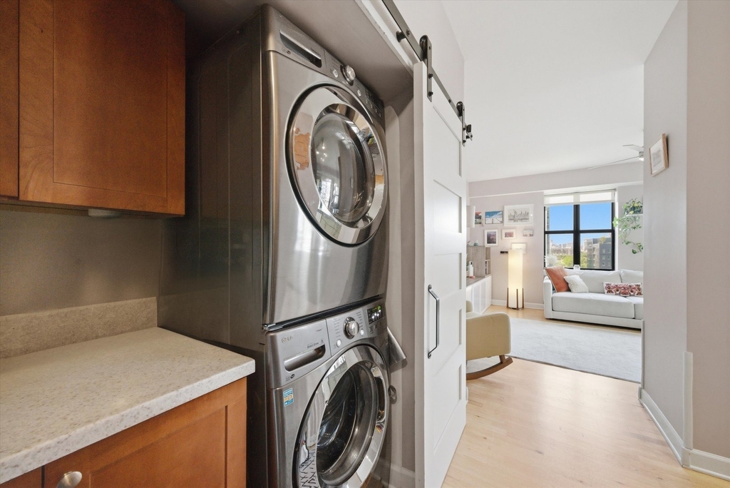 451 W Huron Street - Photo 17