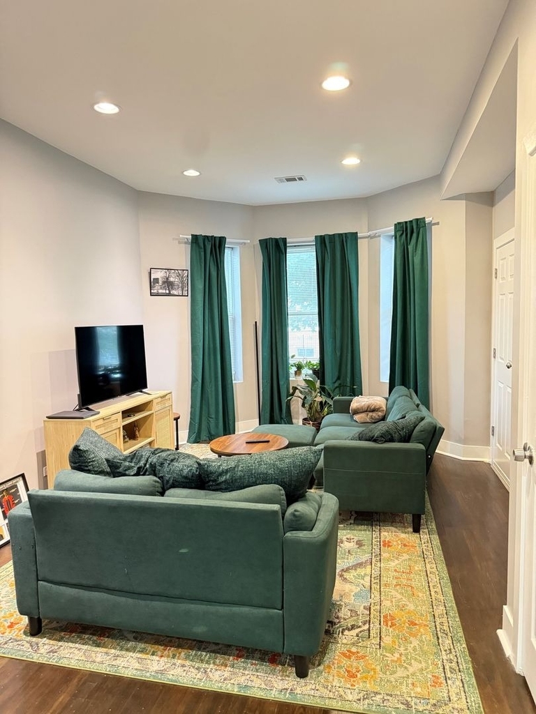 1019 N Ridgeway Avenue - Photo 2