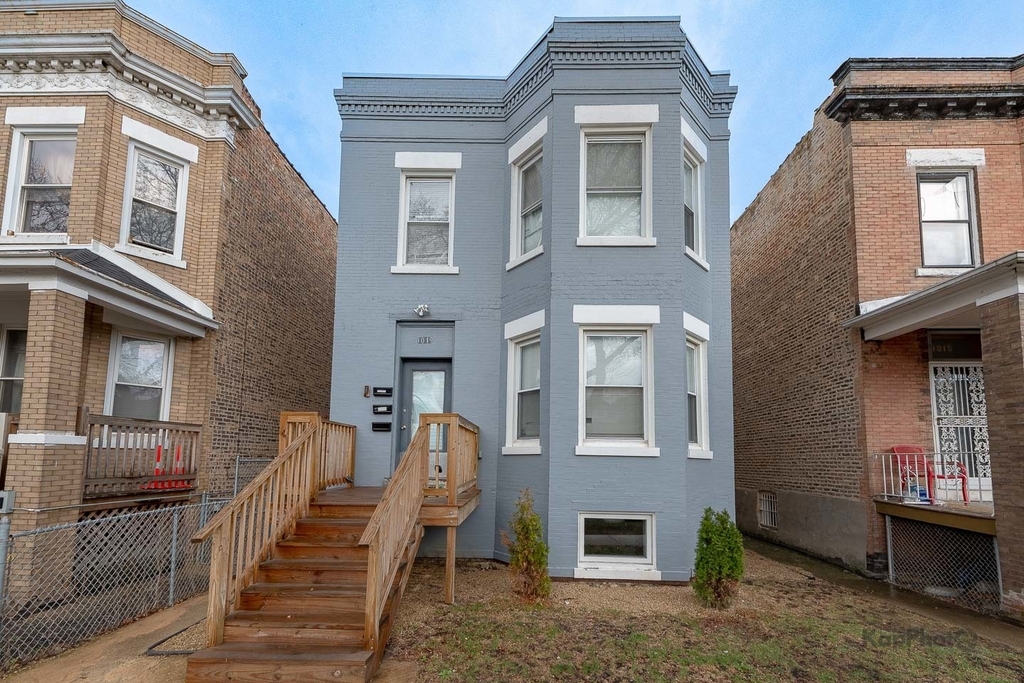 1019 N Ridgeway Avenue - Photo 1