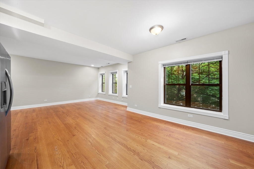 6300 N Rockwell Street - Photo 3