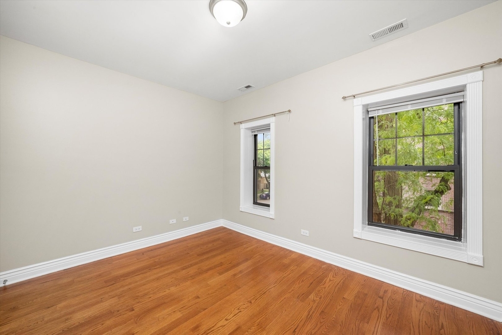6300 N Rockwell Street - Photo 11