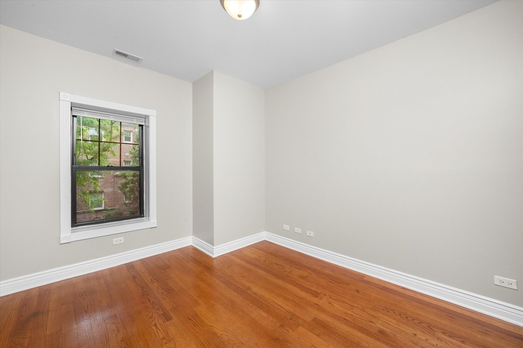 6300 N Rockwell Street - Photo 14