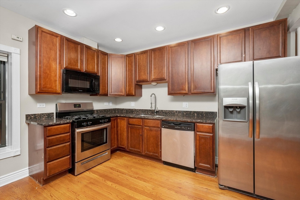 6300 N Rockwell Street - Photo 9