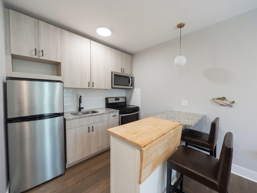 4004 N Bell Avenue - Photo 1