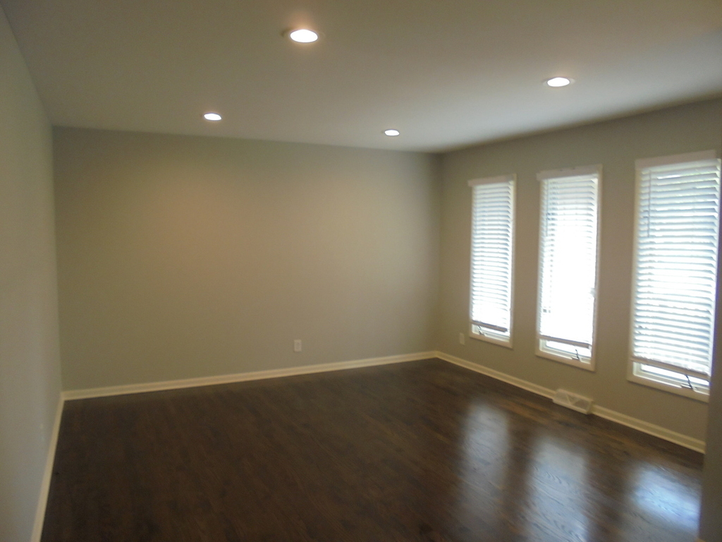 1130 Laurel Drive - Photo 3