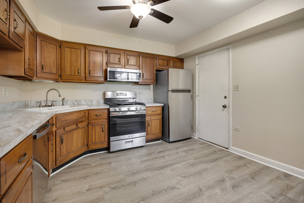 1525 Columbia Court - Photo 7
