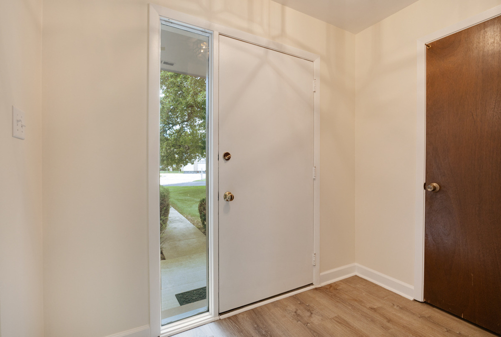 1525 Columbia Court - Photo 2