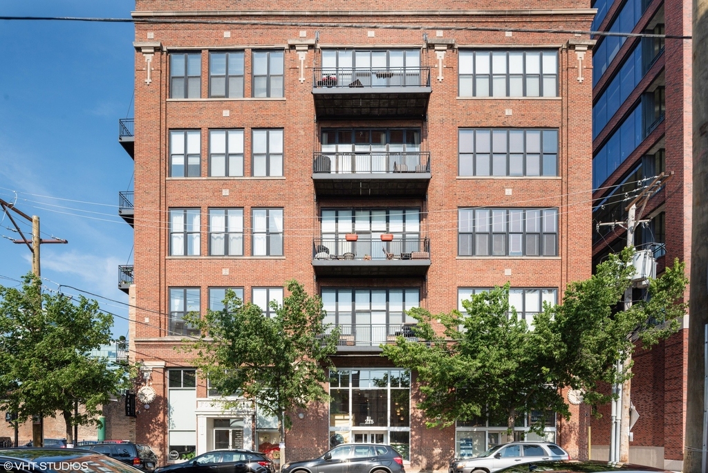 215 N Aberdeen Street - Photo 0
