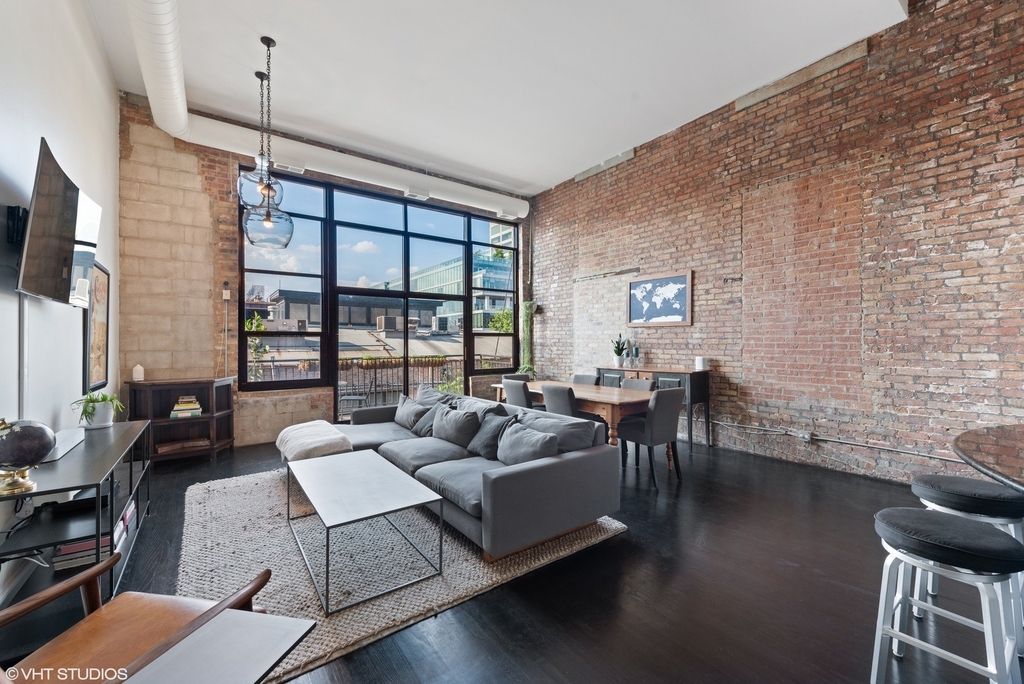 215 N Aberdeen Street - Photo 2