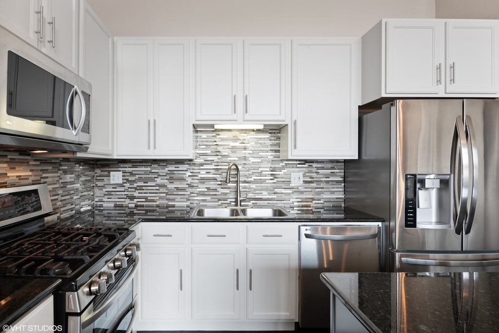 215 N Aberdeen Street - Photo 8
