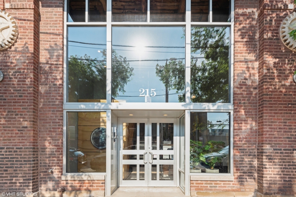 215 N Aberdeen Street - Photo 1