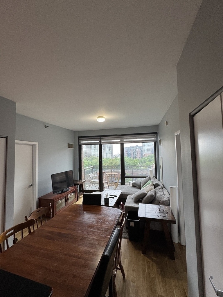 1 E 8th Street - Photo 4