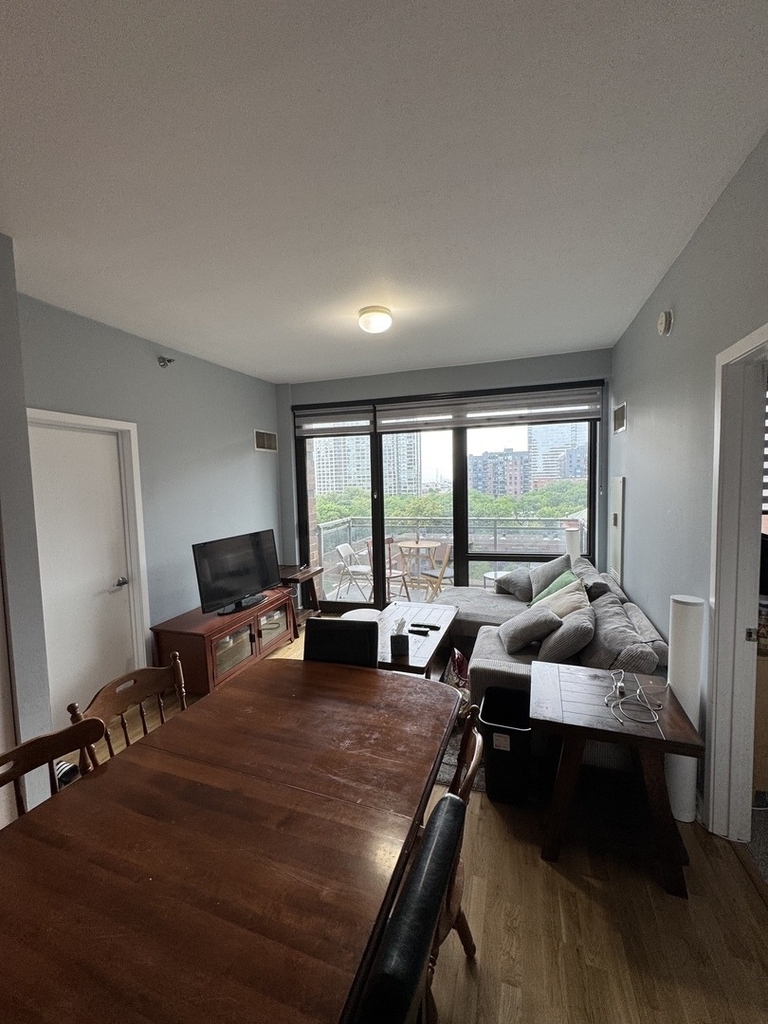 1 E 8th Street - Photo 3