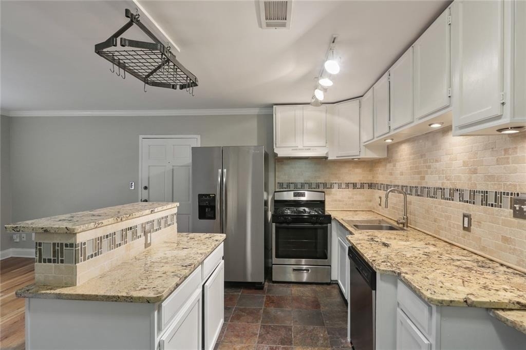 880 Glendale Terrace Ne - Photo 6