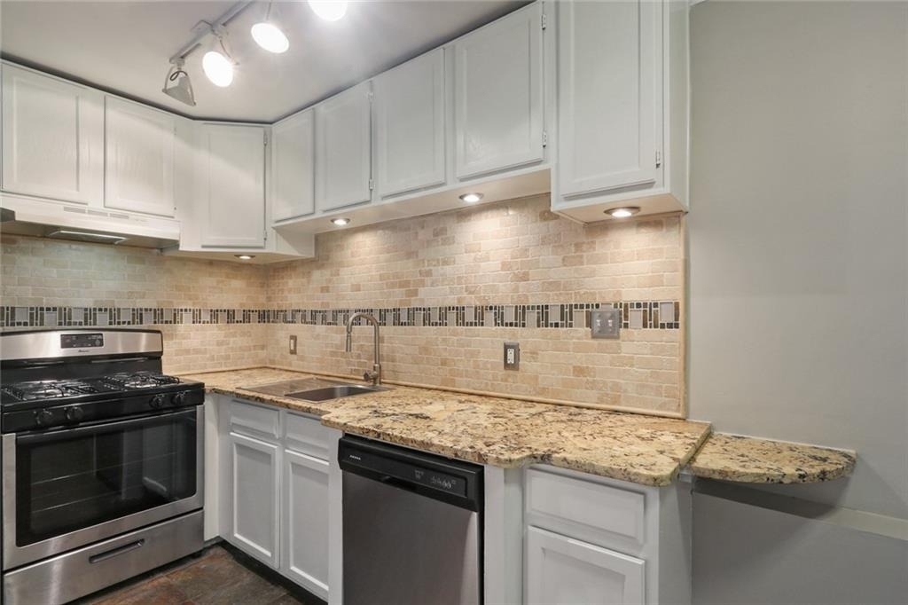 880 Glendale Terrace Ne - Photo 0