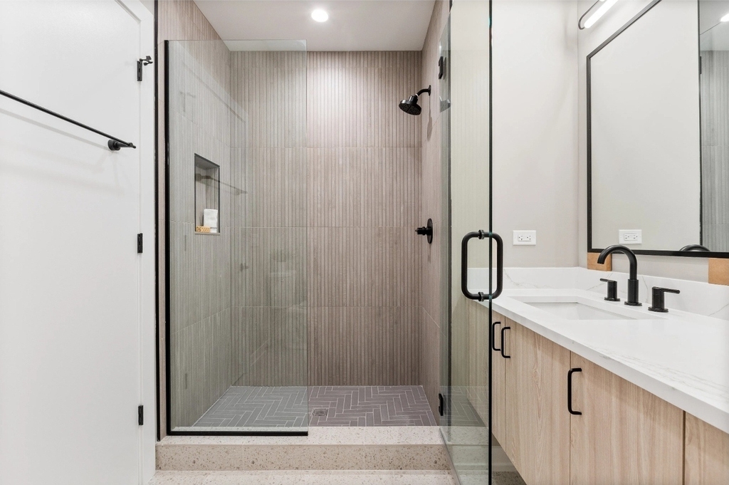 3217 N Clark Street - Photo 6