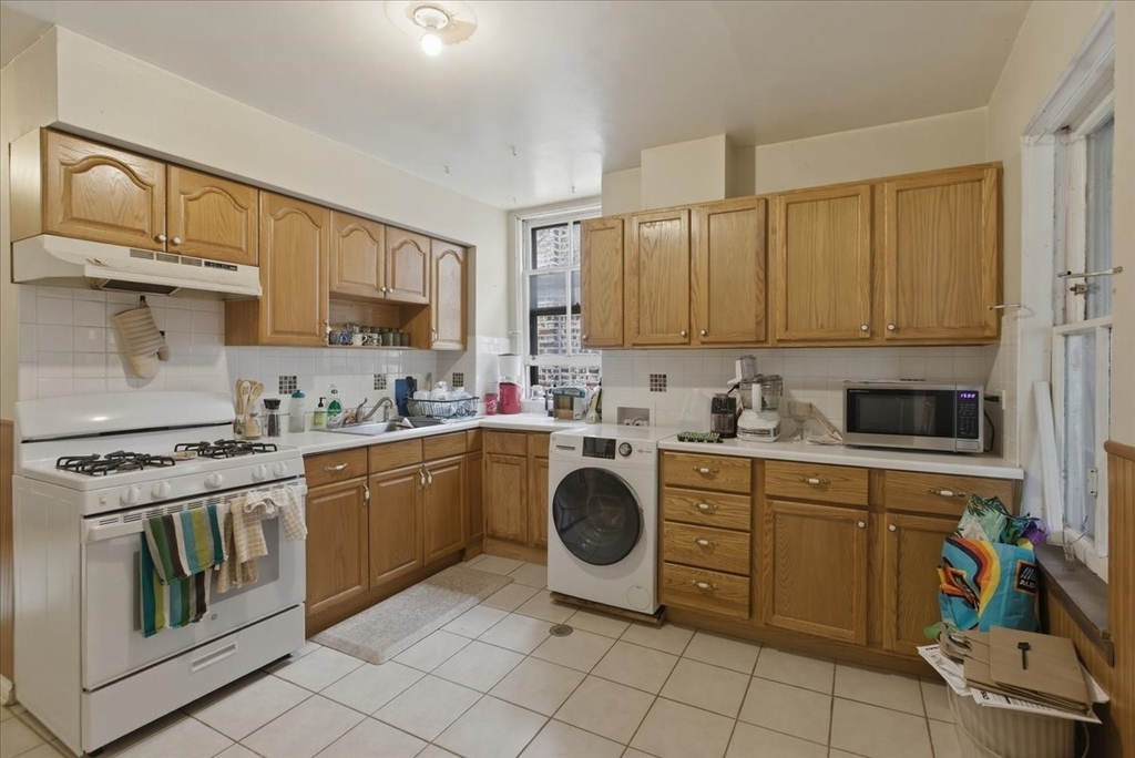 1931 W Evergreen Avenue - Photo 1