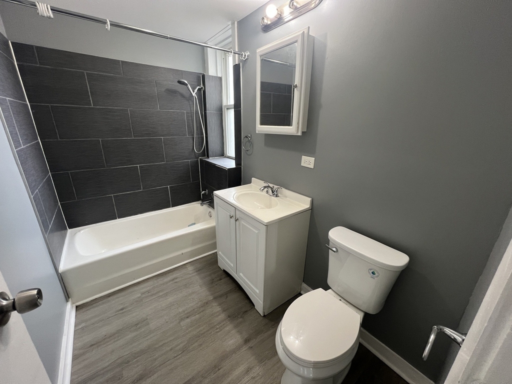 840 W 66th Street - Photo 6