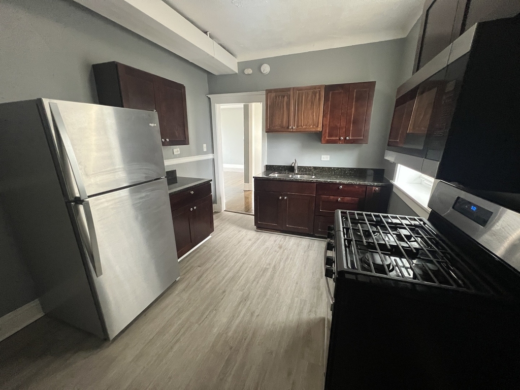 840 W 66th Street - Photo 5