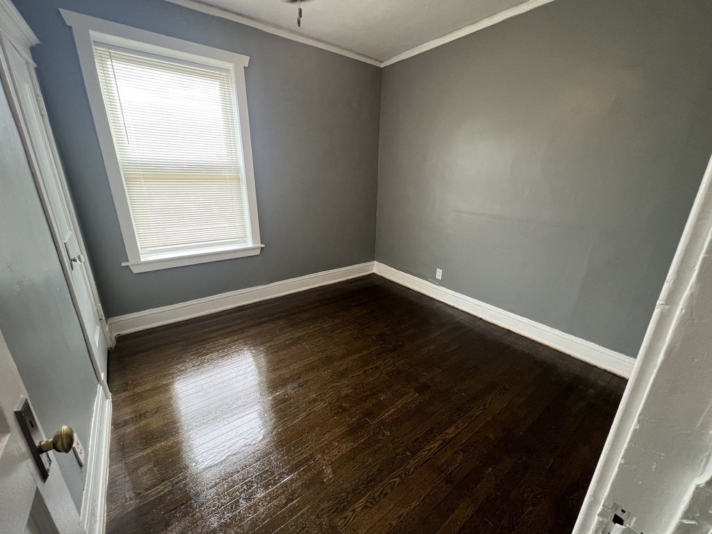 840 W 66th Street - Photo 3