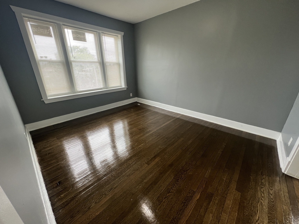 840 W 66th Street - Photo 2