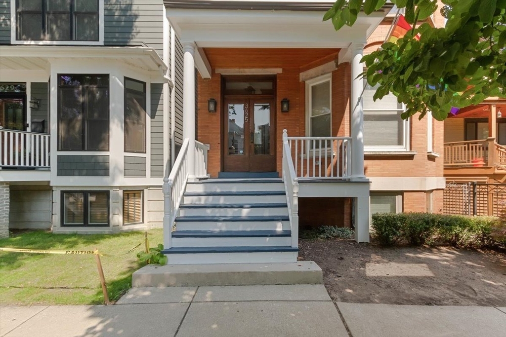 3625 N Hermitage Avenue - Photo 1